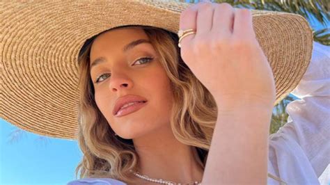 Julia Wieniawa W Bikini Wygrzewa Si Na Kolejnych Wakacjach Fani O Zdj Ciu Powiesz Na Lod Wce