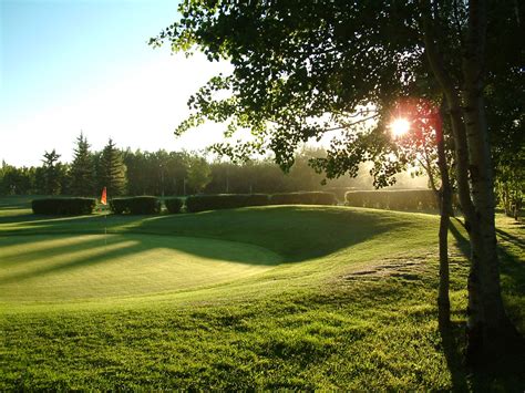 Lakewood Golf Resort - 18 Hole Golf Resort in Sylvan Lake