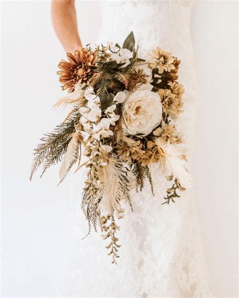 10 Things To Consider If Youre Using Silk Flowers For Your Wedding