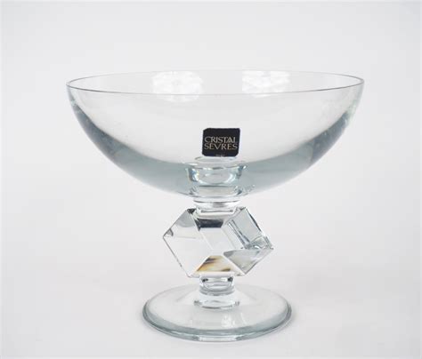 Lot de Grande coupe en cristal de Sèvres fût en forme de motif