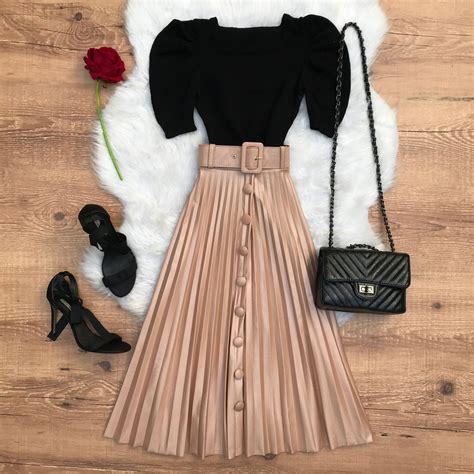 SAIA MIDI CIRRÊ PLISSADA BOTÕES CINTO NUDE Dondoca Moda Feminina