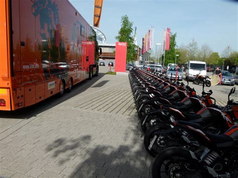 KTM Duke Naked Bike für Einsteiger Ganz wie bei den Großen Magazin