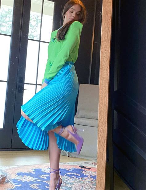 Hailee Steinfeld Nude Pics Porn Hot Scenes Scandal Planet