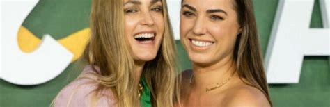 Yasmin Le Bon 57 Flaunts Age Defying Model Looks With Daughter Amber