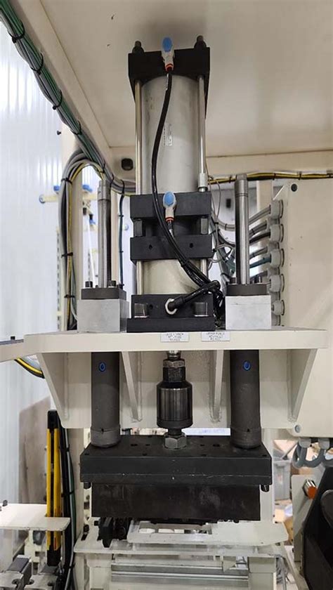 Automated Press With Integrated Flip