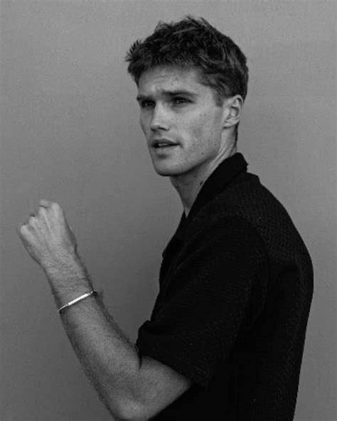 More versatile options are emerging for haircuts for men with straight hair 13