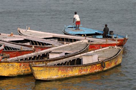 Szenen Aus Varanasi Indianern Redaktionelles Foto Bild Von Beitragen