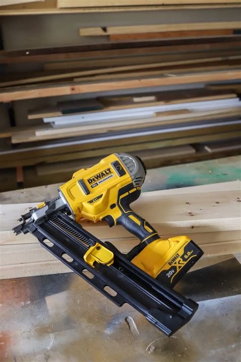 Dewalt 20 Volt Max 21 Degree Cordless Framing Nailer Review