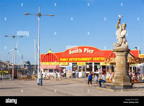 Lowestofts south pier hi-res stock photography and images - Alamy