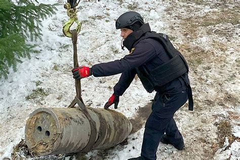 Ukraina Tunjukkan Foto Rudal Kinzhal Rusia Yang Hancur Ditembak Rudal