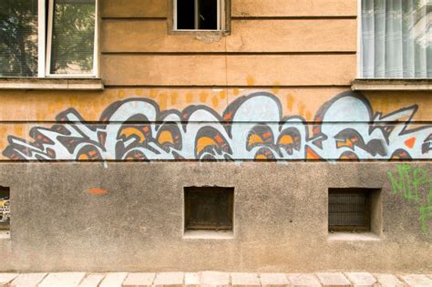 Graffiti Urbani Sulle Pareti Delle Costruzioni Immagine Stock