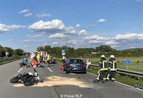 Autofahrerin Mit Stundenkilometer Auf Der A Unfall Mit Zwei