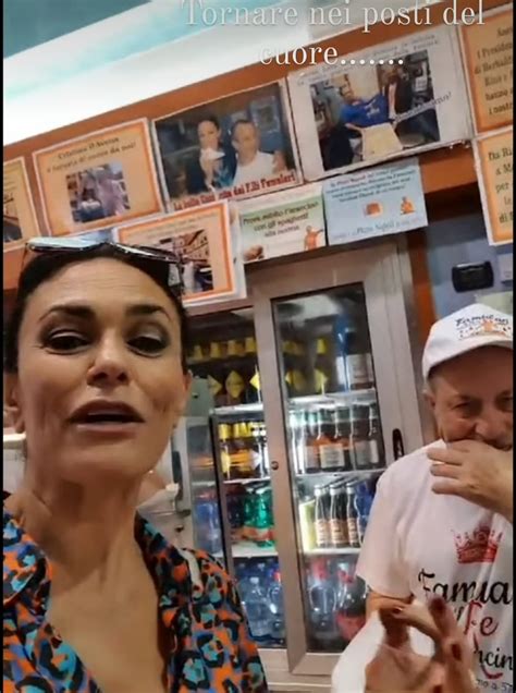 Maria Grazia Cucinotta Torna Nella Sua Messina Per Lei Un Arancino