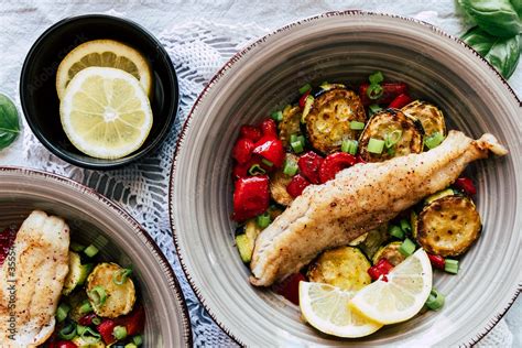 Plat De Poisson Filet De Colin Accompagn De L Gumes Courgettes