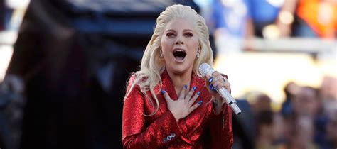 Lady Gaga Canta El Himno Nacional En El Super Bowl 50 Video Isopixel