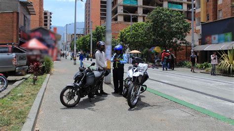 Por Invadir El Corredor Del Tranv A De Ayacucho Han Sido Inmovilizadas