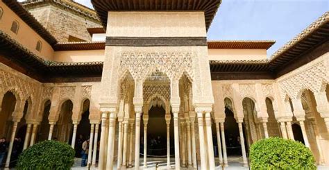 Granada Alhambra Nasrid Palaces And Generalife Tour Getyourguide