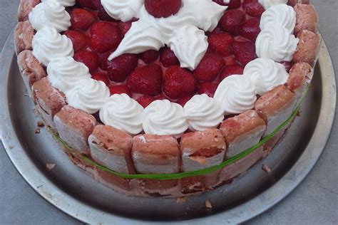 Charlotte Aux Fraises Et Biscuits Roses De Reims