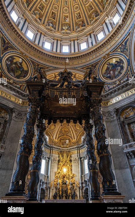 Dosel de San Pedro obra de Gian Lorenzo Bernini basílica papal de San