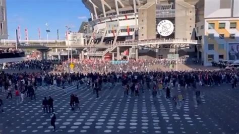 Los Graves Incidentes Que Protagonizaron Los Ultras Del Ajax En La