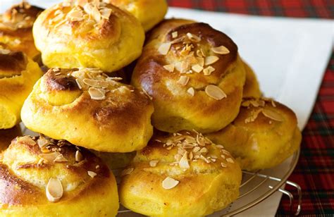 Recept på saffransbullar med mandelmassa Saffransbullar med