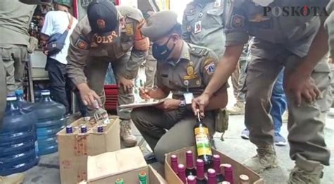 Warung Kelontong Di Tanjung Priok Digerebek Satpol PP 202 Botol Miras