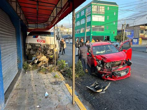 Dos Lesionados Deja Choque Entre Una Unidad De Transporte P Blico Y Un