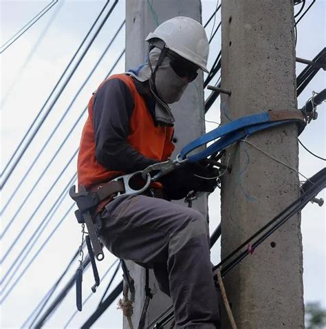 Hombre murió electrocutado en Bogotá por tratar de robar un cable de un