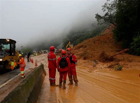 Deslizamento na BR 376 Equipes encerram as buscas por vítimas