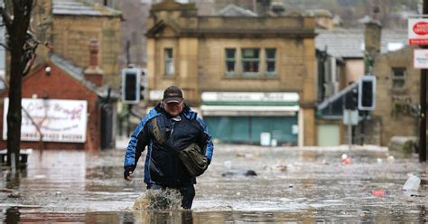 Boxing Day Floods Cause Hundreds To Be Evacuated As Cameron Calls