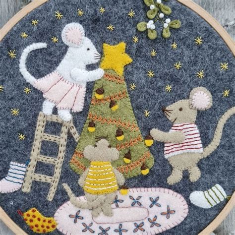 Corinne Lapierre Christmas with the Mouse Family Felt Appliqué Hoop Kit