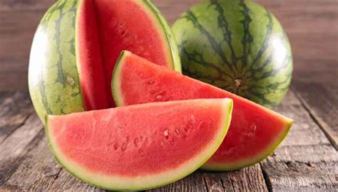 तरबूज Watermelon के 26 फायदे प्रकार उपयोग और नुकसान