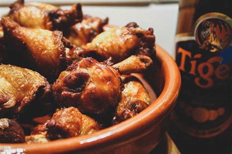 Tiger Beer Chicken Wings | A crispy fried snack from Cook Eat World