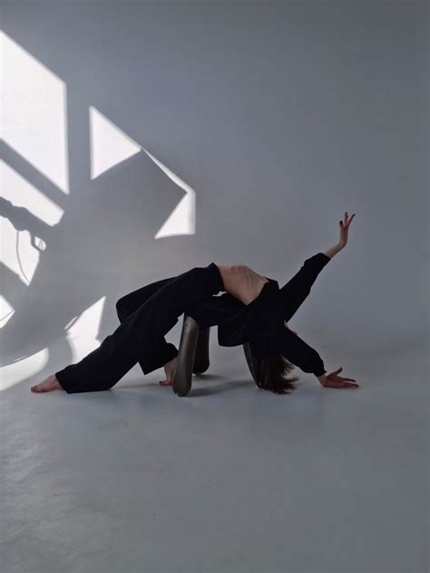 Фотоссесия, фотосъемка в студии, фото на белом фоне, фото со стулом ...