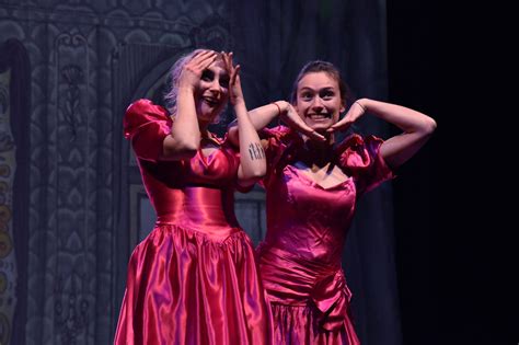 Teatro Oscar Di Milano In Scena Lo Spettacolo Per Bambini Cenerentola