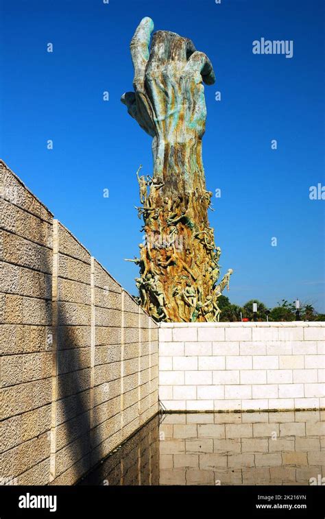 El Monumento Conmemorativo Del Holocausto En Miami Beach Florida