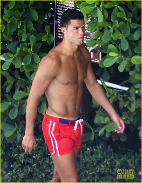 Cristiano Ronaldo Continues His Shirtless Miami Vacation Photo