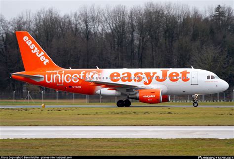 G EZIO easyJet Airbus A319 111 Photo by Berni Müller planes