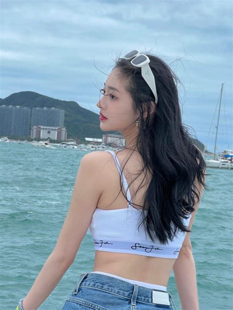 Hot Sexy Zhou Jieqiong Bikini Pics
