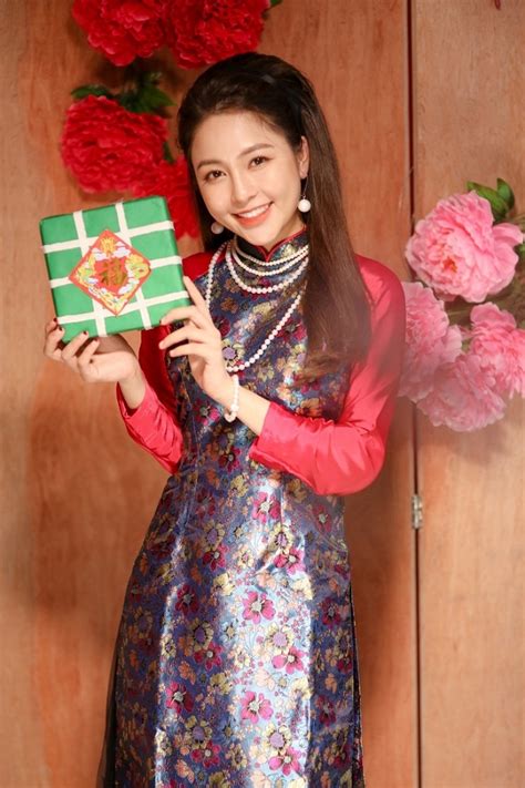 Hot girl World Cup Trâm Anh tiết lộ về lần đầu được diễn cùng các Táo quân Báo Dân trí