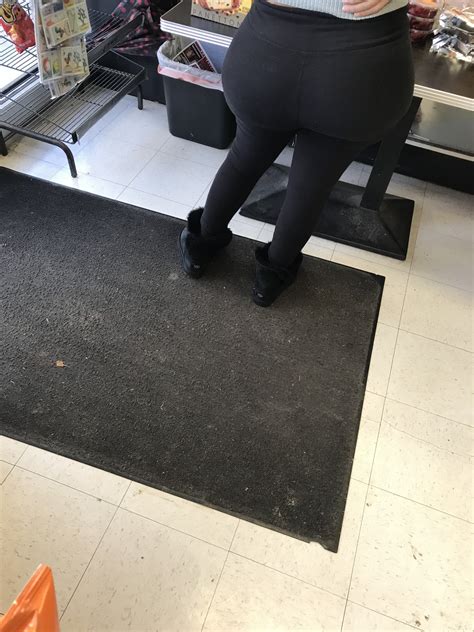 Latina With BIG Ass Spandex Leggings Yoga Pants Forum