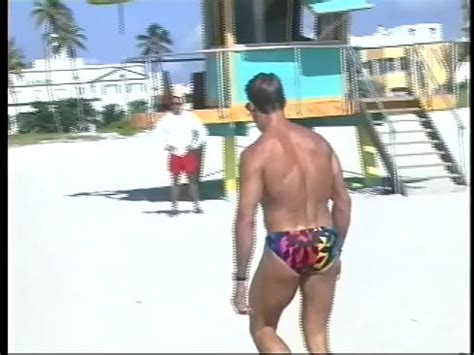 El Socorrista Quiere Salvarte La Vida Y Hacerte Una Mamada Al Mismo Tiempo XVIDEOS