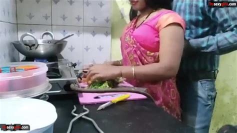 Hot Desi Bhabhi Ko Kichan Me Ghodi Banake Jabardast Pela Tnaflix