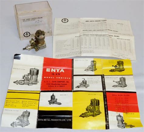 Lot Vintage Enya 15 III Model 3303 Airplane Engine W Plastic Case