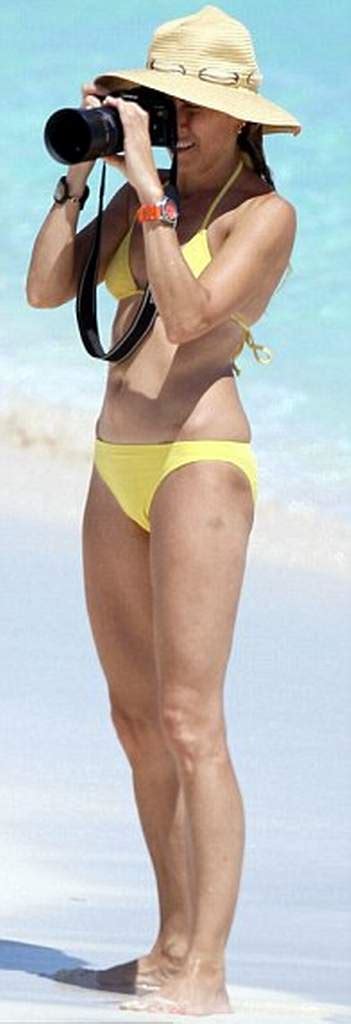 Bikini Stars Sheryl Crow In The Bahamas