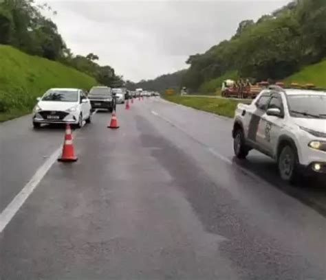 Morte Na Br 277 Mulher Morre Após Moto Bater Na Traseira De Caminhão E