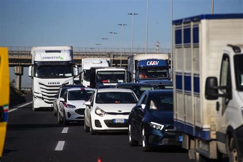 Incidente Grande Raccordo Anulare A Roma Oggi Giugno Scontro