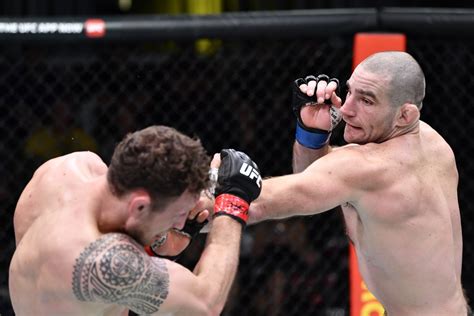 Ufc Sean Strickland Controla Jack Hermansson E Vence Por Pontos Na