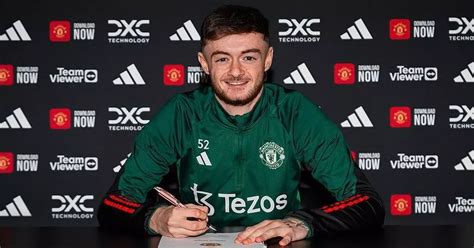 Joe Hugill Signs New Manchester United Deal Ahead Of Loan Exit