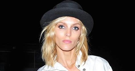 Anja Rubik W R D Gwiazd Wiatowej S Awy Na Otwarciu Wystawy Chanel